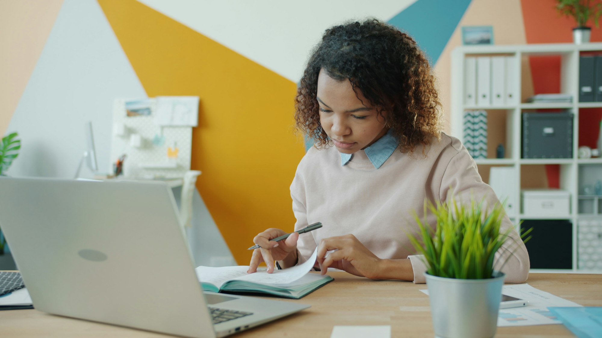Customer Service Certificate vs Certification: What's the Difference?